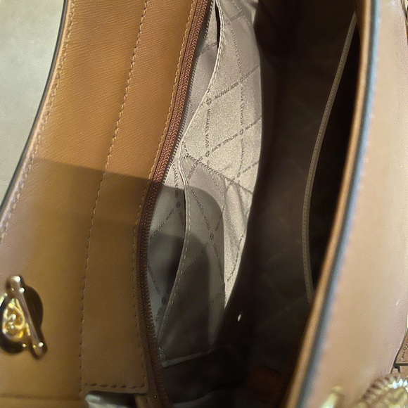 Michael kors purse - Picture 2 of 7